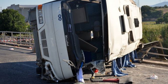 İşçi Servisi Otomobille Çarpıştı: 2’si Ağır 19 Yaralı