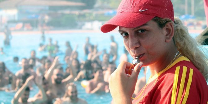 ’Taciz Timi’ Havuz Başında