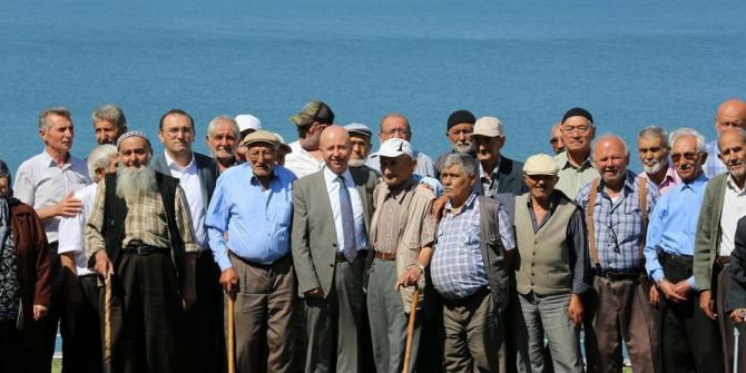 Çolakbayrakdar, "Geleceğe Köprü Vazifesi Gören Yaşlılarımızın Her Zaman Yanındayız"