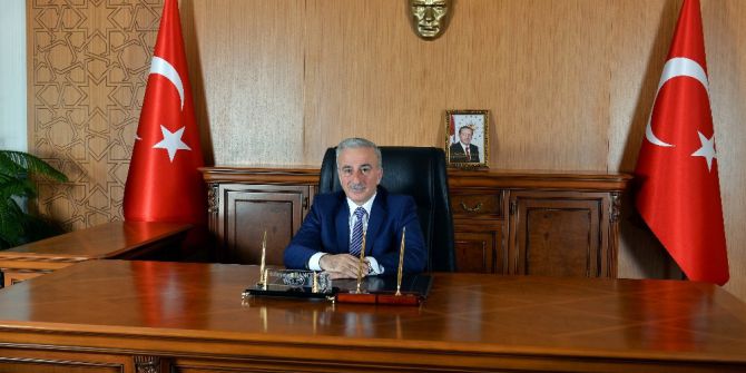 Vali Kamçı, "Basının Özgür Olmadığı Bir Ülkede Demokrasiden Söz Etmek Mümkün Değildir"