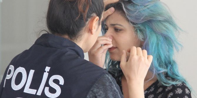 Burnundaki Piercing Sınavdan Ediyordu