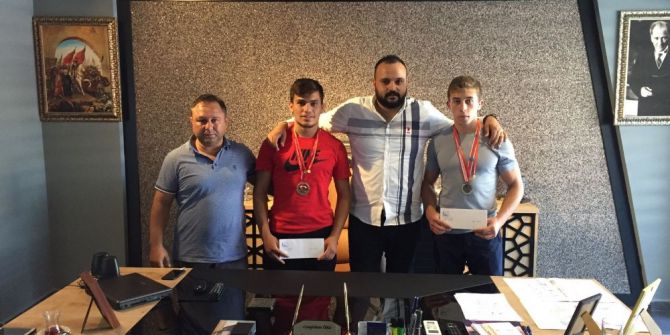 Başarılı Güreşçilerden Güreş Ağasına Ziyaret