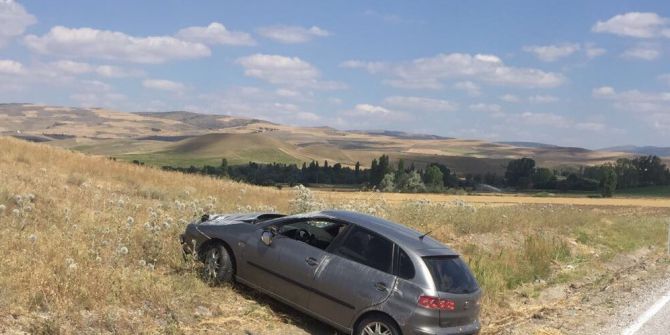 Otomobil Şarampole Uçtu: 2 Yaralı