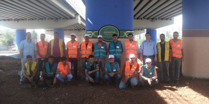 Denetimli Serbestlik Kursiyerleri Üst Geçit Ayaklarını Boyuyor