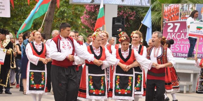 Festival Renkli Görüntülere Sahne Oluyor