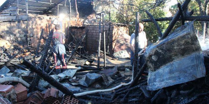 Elazığ’da Odunluk Yangını