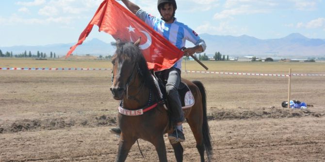 Rahvan At Yarışları Nefes Kesti