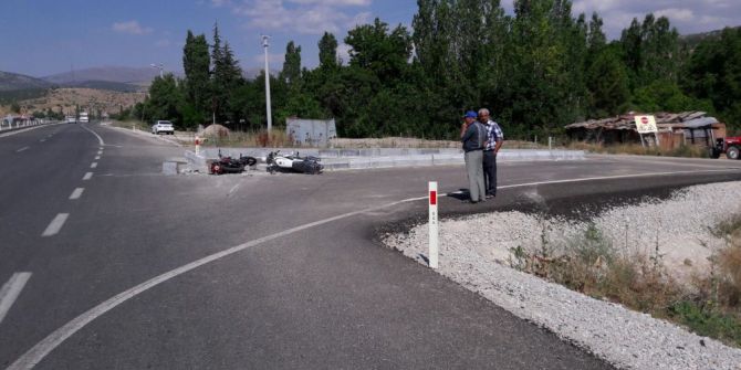 Beyşehir’de Motosikletler Çarpıştı: 1 Ölü, 2 Yaralı