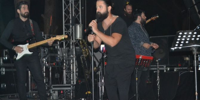 Ünlü Sanatçı Koray Avcı; “Kendimi Protesto Ettim Ve Sokaklarda Çaldım”