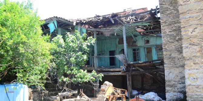 Tarihi Konak Çürümeye Terk Edildi