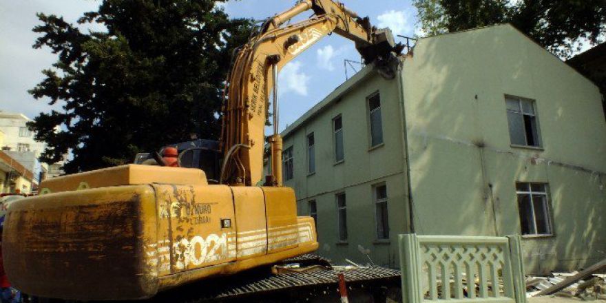 Kent Merkezlerindeki Askeri Binalara İlk Yıkım Antalya’dan