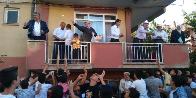 Belediye Başkanı Çalışkan, Düğünde Dolar Serpti