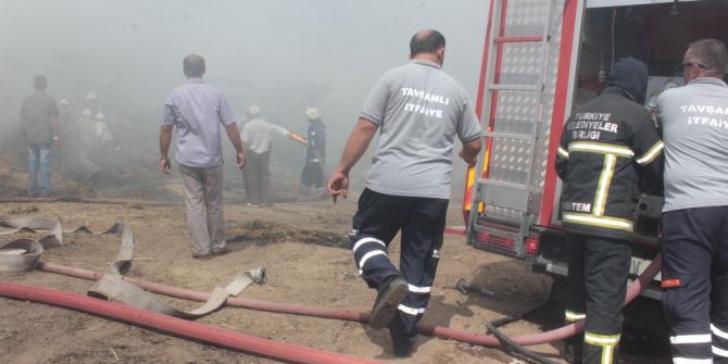Tavşanlı’da Samanlık Yangını Korkuttu