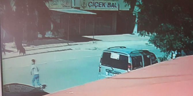 Otomobilin Çocuğa Çarptığı Anlar Kamerada