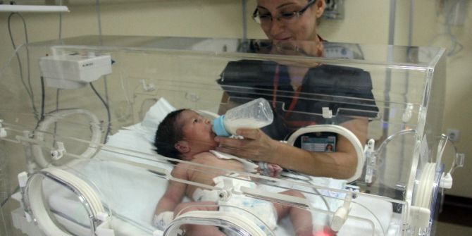 Çöpe Bırakılan Bebeğe Hemşireler Annelik Yapıyor