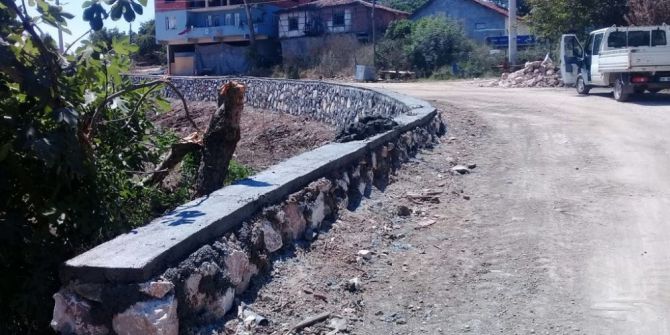 Demirciler Köyü’ne Taş Duvar Örüldü