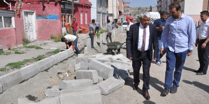 Kars’ta Yol Ve Kaldırımlar Yapılıyor