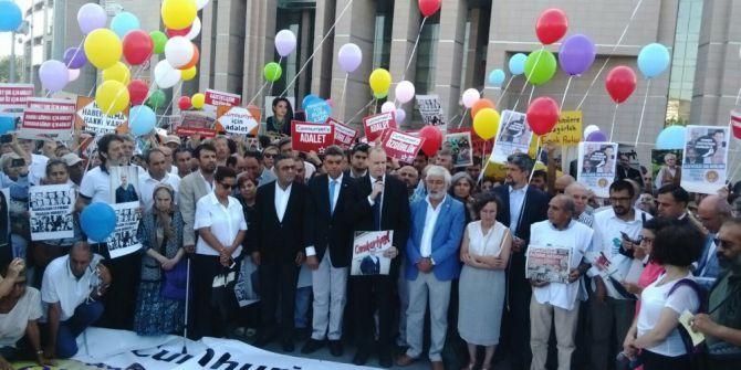 İstanbul Adliyesi Önünde Cumhuriyet Çalışanlarına Destek Eylemi