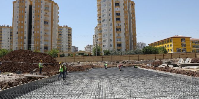 Büyükşehir Belediyesi Kent Meydanı İnşa Ediyor