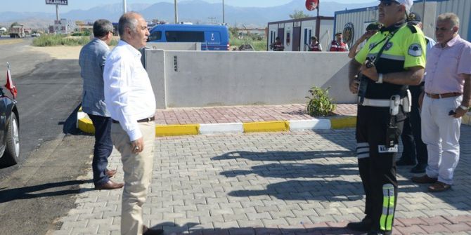 Vali Karahan Yol Denetim Noktasını Denetledi