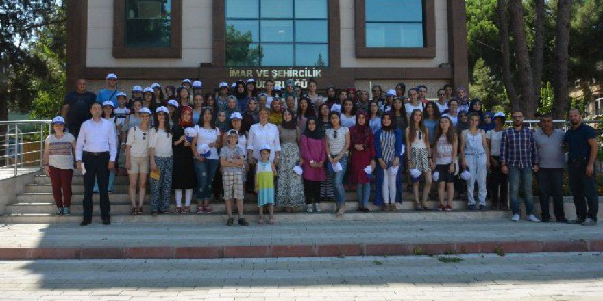 Yunusemre Belediyesi Trabzon Ve Amasyalı Gençleri Konuk Etti