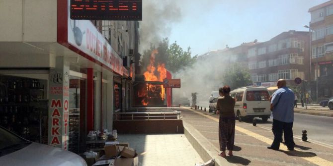 Bahçelievler’deki Pastane Yangınında Faciadan Dönüldü