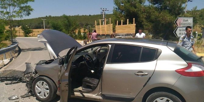 Uşak’ta Meydana Gelen Trafik Kazalarında Bir Kişi Yaşamını Yitirirken 2 Kişi Hafif Yaralandı.