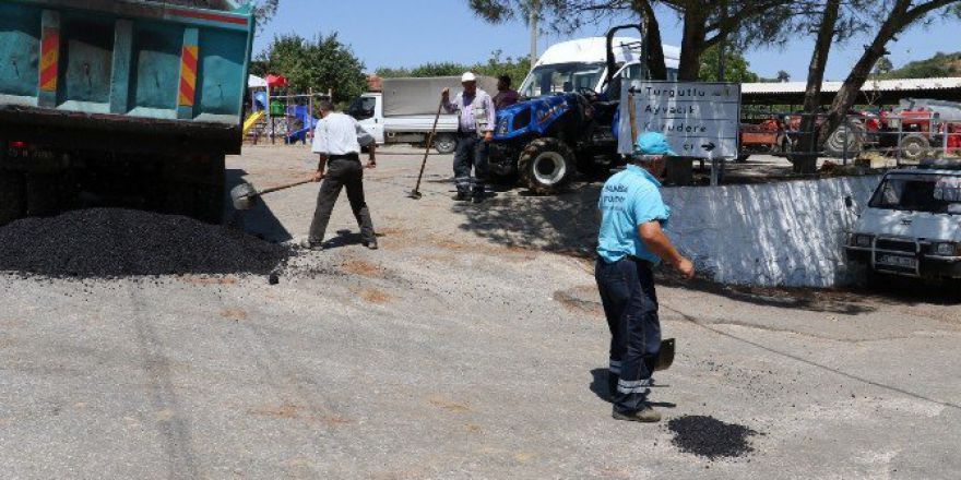 Büyükşehirin Yama Ekipleri, Turgutlu’da İş Başında