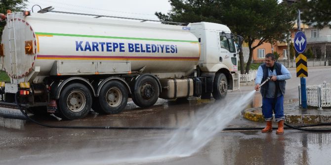 Kartepe Yollarında Temizlik Yapılıyor
