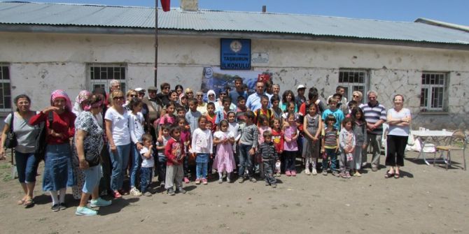 Narman’daki Köy Okullarında Öğrenim Gören Öğrencilere Yardım