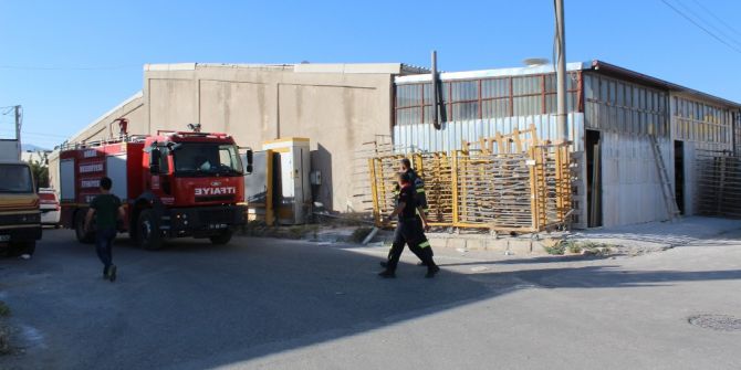 Ata Sanayindeki Yangın Ekipleri Harekete Geçirdi