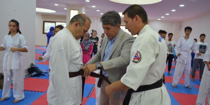 Kırıkhan Kaymakamı Erkayıran’a Kahverengi Kemer