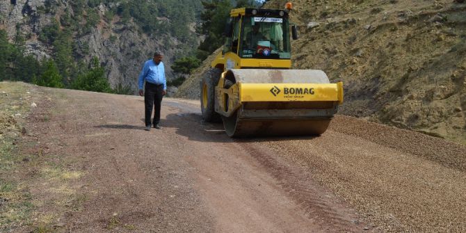 Dereköy Ve Büyükalan Grup Yolu Yenileniyor