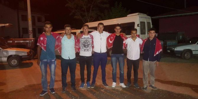 Asker Adaylarına Düğün Gibi Uğurlama