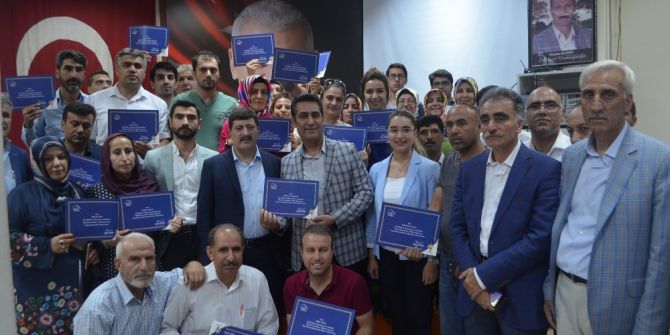 Ak Parti Siyaset Akademisinde Başarılı Olanlara Sertifikaları Verildi