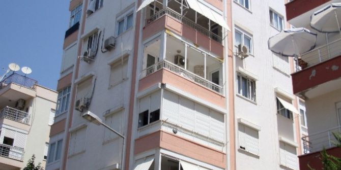 Evde Deney Yapan Tübitak Uzmanının Oğlu, İki Elini Kaybetti