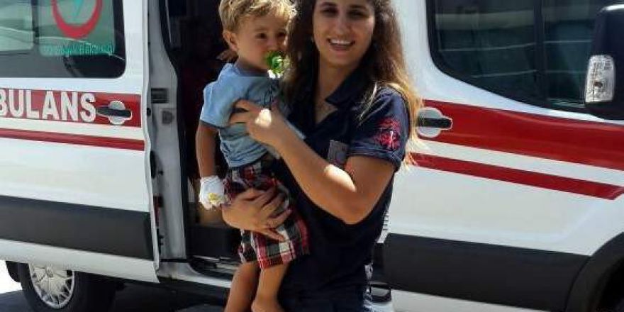Arının Soktuğu Çocuk Hastaneye Kaldırıldı