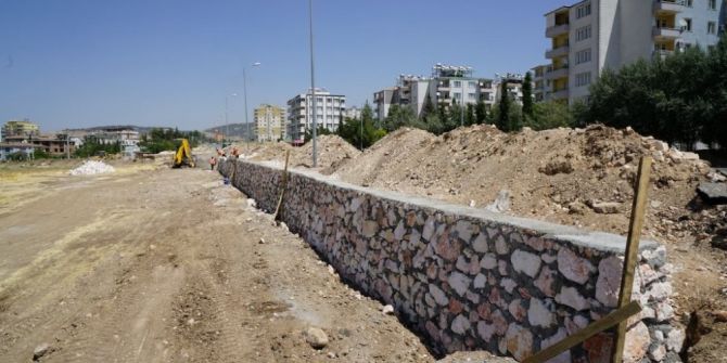 Petrol Caddesinde İstinat Duvarı Örüldü
