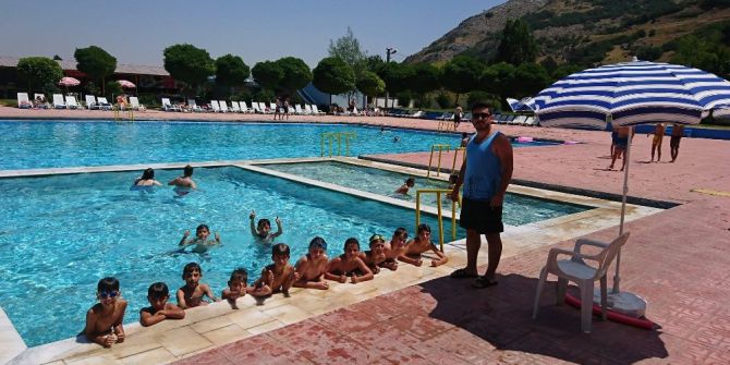 İnönü’de 90 Çocuğa Şifalı Doğal Kaynak Suyunda Yüzme Kursu