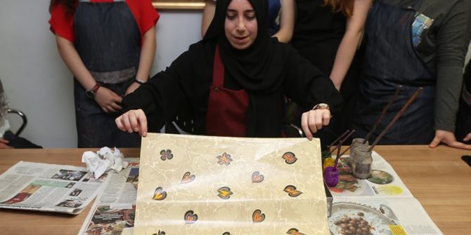 Genç Atölyede Gençler Ebru Sanatı İle Buluştu