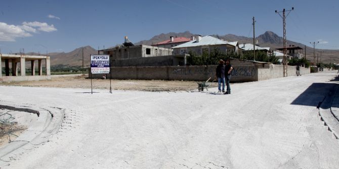 İpekyolu Belediyesinden Yol Yapım Çalışması