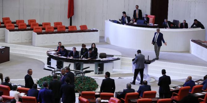 Chp İstanbul Milletvekili Sezgin Tanrıkulu’ndan İç Tüzük Protestosu