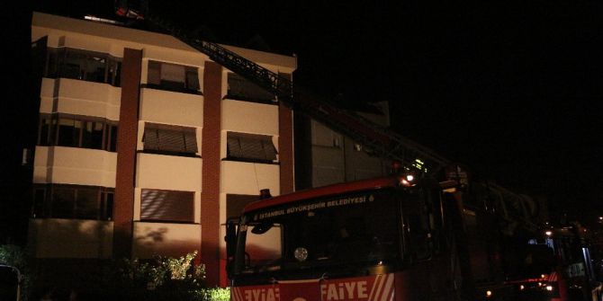 Etiler’de Yangın, Mahalle Sakinlerini Sokağa Döktü