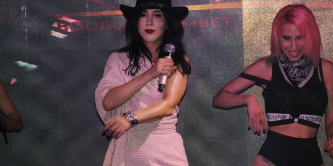 Hande Yener Söyledi Oğlu Çağın Çaldı