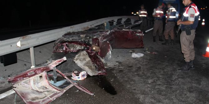Kütahya’da Bariyer Otomobili Biçti: 3 Ölü, 1 Yaralı
