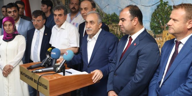 Bakan Fakıbaba, Büyükşehir Belediyesini Ziyaret Etti