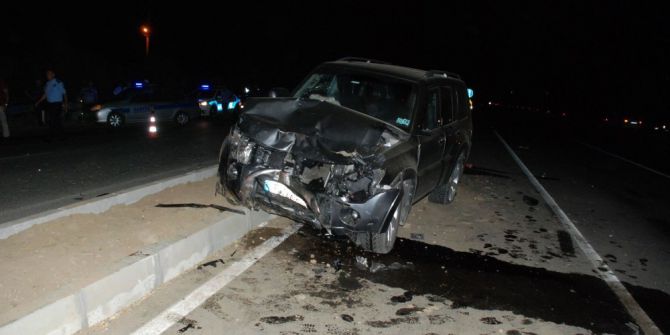 İki Otomobil Kafa Kafaya Çarpıştı: 1 Ölü