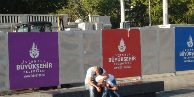 Taksim’de Bonzai İçen Gencin Görüntüsü Yürekleri Yaktı