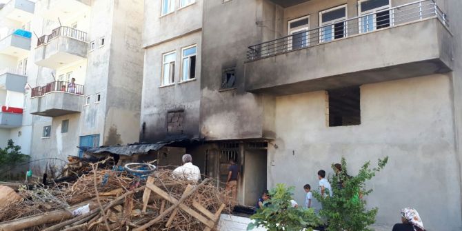 Odunluk Yangını Binaya Sıçramadan Söndürüldü