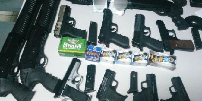 12 Adet Ruhsatsız Silahla Yakalanan 2 Şüpheli Tutuklandı